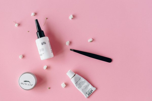 Ultimate White Wardrobe: Key Tips for Perfecting Your Look at UK Social Events;230Effortlessly Chic: Expert Tips for Flaunting Oversized Sweaters Without Losing Your Shape;230Explore Premier British Labels for Timeless Women's Footwear